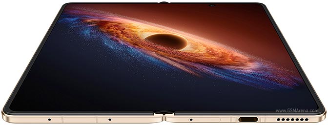 HONOR Magic V6 foldable phone triple rear camera system showing 50MP main 64MP periscope telephoto and 50MP ultrawide lenses